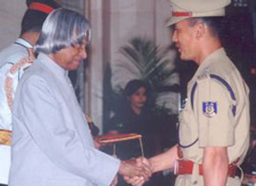 Shaurya Chakra Awarded by President of India Shaurya Chakra Awarded by President of India